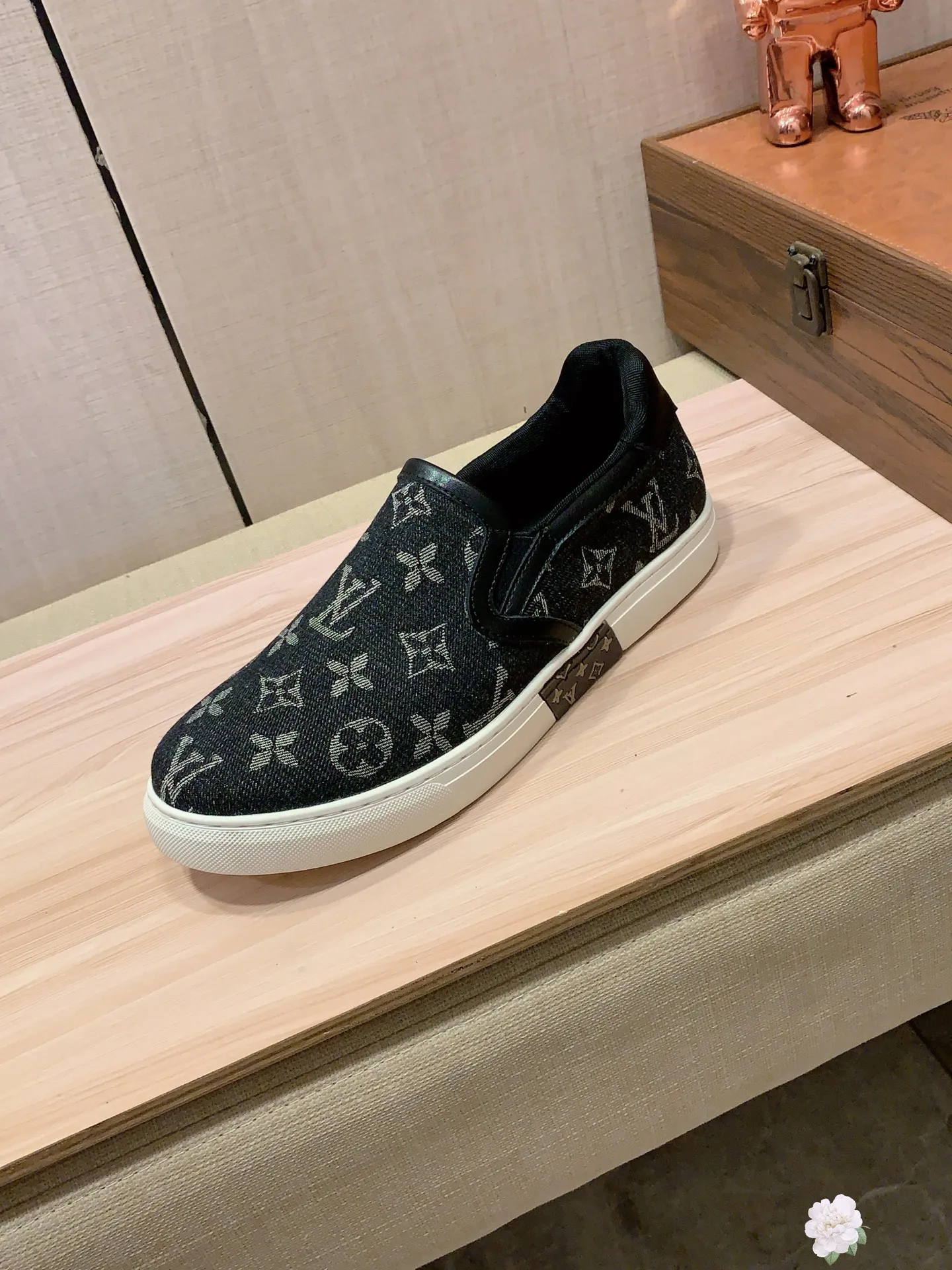 Men's men's shoes 💰400💰💰🎩🎩 [Lightning] [Lightning] "LV*" The latest • popular casual shoes, top brands [Seduce] luxury ~ purchasing agency, top ~ quality. [Strong] The upper is made of imported breathable cowhide with fabric material ➕ Breathable sheepskin feet (•) and fine workmanship. The original stylish and stylish soft rubber wear-resistant and non-slip outsole is light and comfortable on the feet. The real thing looks better when photographed in person. Code 111: Code: 38-44, 2️⃣colors selected